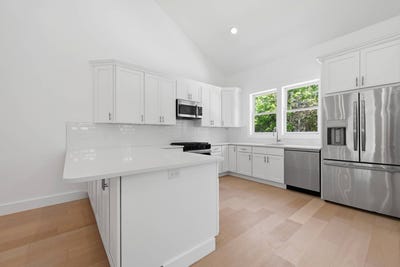 /international/us/19-montauk-highway-westhampton-ny-110108771285/