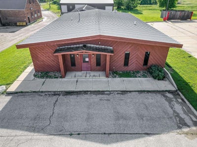 /international/us/902-s-grand-avenue-charles-city-ia-110108347957/
