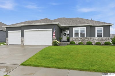 /international/us/9716-osprey-lane-papillion-ne-110108576122/