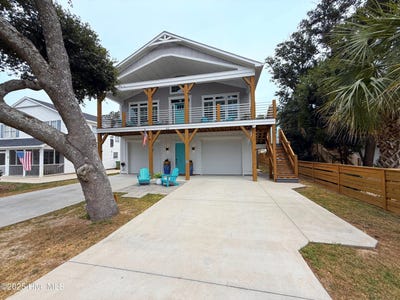 /international/us/613-fifth-avenue-s-kure-beach-nc-110100693695/
