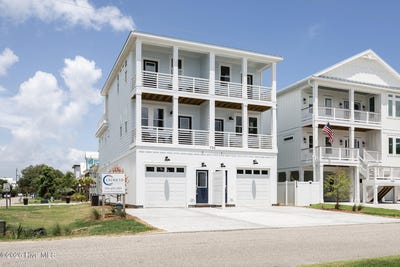 /international/us/706-s-carolina-avenue-carolina-beach-nc-110107802357/