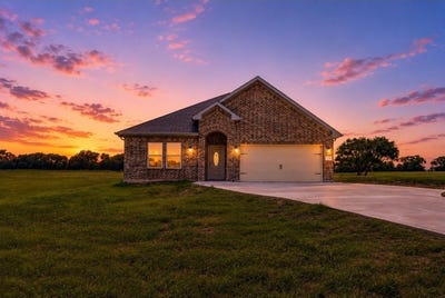 /international/us/1948-county-road-1255-savoy-tx-110108887768/