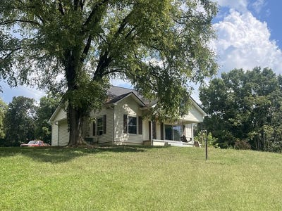 /international/us/8-oak-ln-pleasant-shade-tn-110119765373/