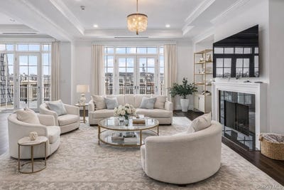 /international/us/3000-royal-court-north-hills-ny-110107086405/