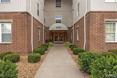 /international/us/1505-s-old-highway-94-st-charles-mo-110100221365/