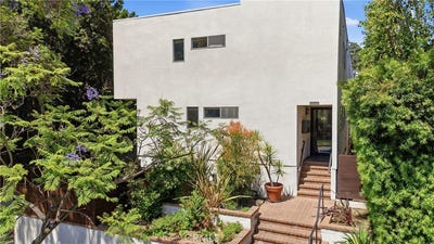 /international/us/2147-n-beachwood-los-angeles-ca-110108549163/