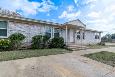 /international/us/309-311-lilac-drive-granbury-tx-110108611204/