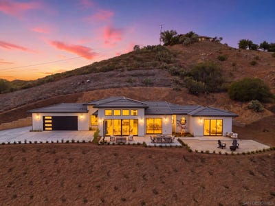 /international/us/3916-citrus-fallbrook-ca-110107574976/