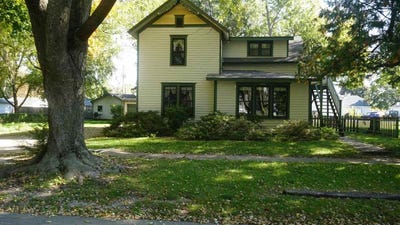 /international/us/404-s-center-st-lonetree-ia-110120550392/