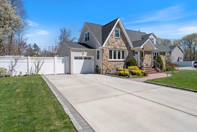 /international/us/200-renison-drive-westbury-ny-110098959555/