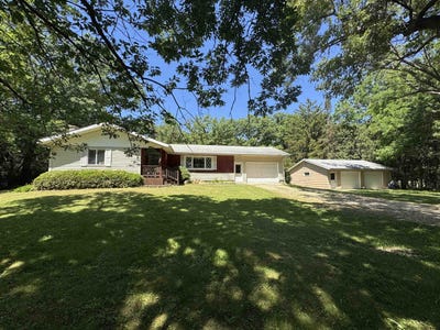 /international/us/4529-e-palakwia-drive-janesville-wi-110108818028/