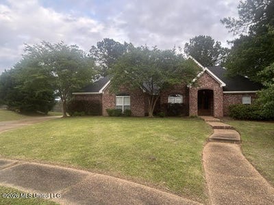 /international/us/304-riverton-court-byram-ms-110107896747/