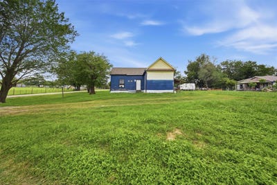 /international/us/148-brenham-st-mcdade-tx-110108947704/