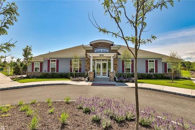 /international/us/100-aviv-street-upper-macungie-twp-pa-110096524600/