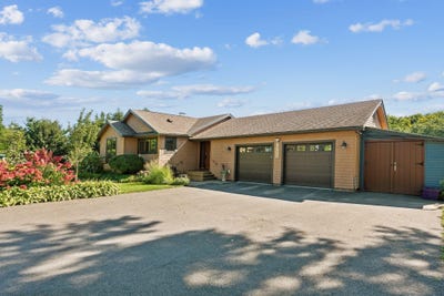 /international/us/723-pond-road-sidney-me-110100834416/