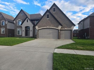 /international/us/15342-amberfield-drive-macomb-twp-mi-110107687737/