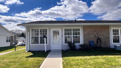 /international/us/273-berwick-court-ridge-ny-110107032864/