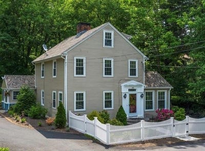 /international/us/295-main-street-cranston-ri-110110423173/