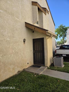 /international/us/1840-e-avenue-j2-lancaster-ca-110108233433/
