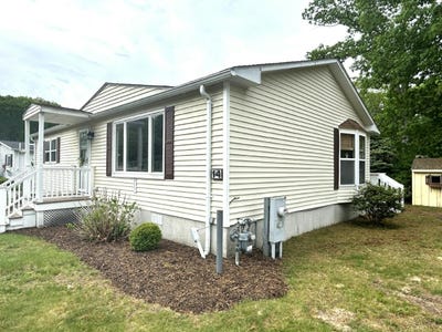/international/us/14-birch-street-rockland-ma-110108226289/