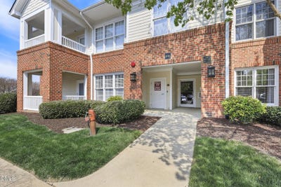 /international/us/623-waterford-lake-drive-cary-nc-110106962186/