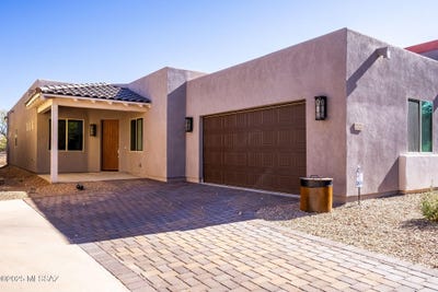 /international/us/2171-embarcadero-way-tubac-az-110096960153/
