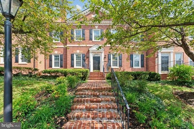 /international/us/10474-armstrong-street-fairfax-va-110099323191/