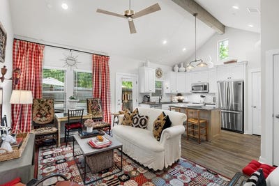 /international/us/807-e-highway-st-fredericksburg-tx-110119750589/