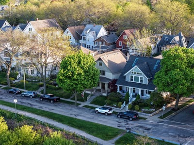 /international/us/2961-s-shore-dr-milwaukee-wi-110108146308/