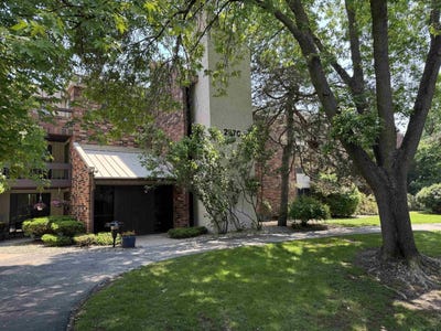/international/us/2470-w-good-hope-road-glendale-wi-110100022530/