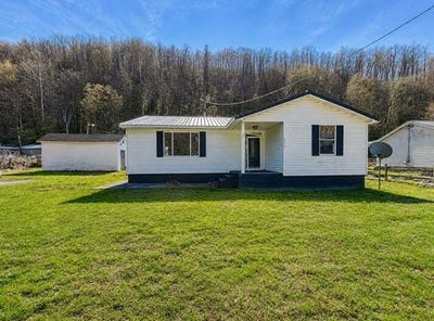 /international/us/10914-buffalo-creek-road-amherstdale-wv-110108394504/