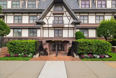 /international/us/77-maple-avenue-rockville-centre-ny-110110218505/