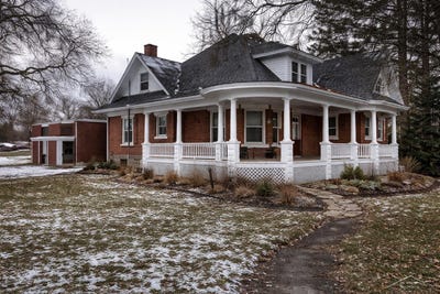 /international/us/120-s-greenwood-street-sterling-mi-110107058809/