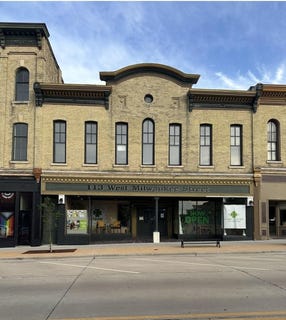 /international/us/113-w-milwaukee-street-janesville-wi-110104090137/