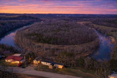 /international/us/8006-cliff-drive-merriam-woods-mo-110106539534/