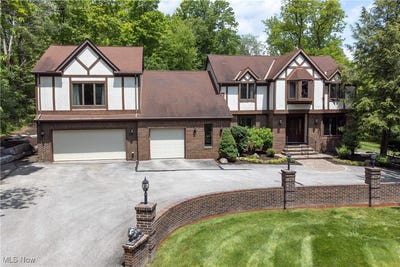 /international/us/77-carr-road-hinckley-oh-110100034748/
