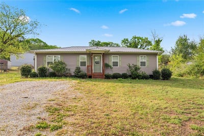 /international/us/104-leah-drive-pendleton-sc-110107404030/