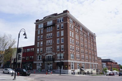 /international/us/131-main-street-burlington-vt-110098149502/
