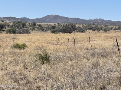 /international/us/hillcrest-drive-elgin-az-110108470587/
