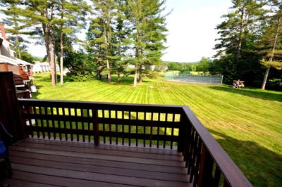 /international/us/17-village-w-drive-bristol-nh-110108492564/