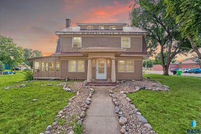 /international/us/209-w-kluckholm-st-montrose-sd-110107315417/