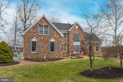 /international/us/8-cherry-lane-newtown-square-pa-110098522465/