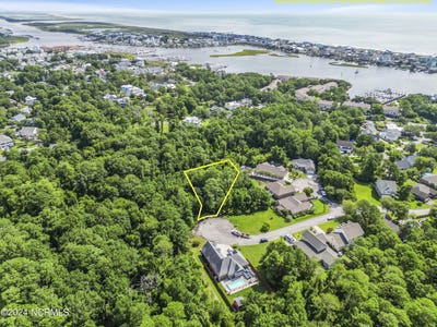 /international/us/140-lighthouse-drive-carolina-beach-nc-110101092907/?lang=en