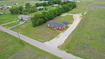 /international/us/8791-county-road-1143-celeste-tx-110107885917/