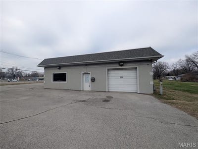 /international/us/2805-e-23rd-street-granite-city-il-110104156861/