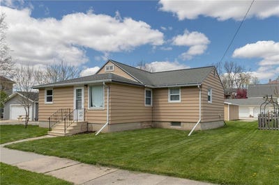 /international/us/409-main-street-sw-preston-mn-110107778336/