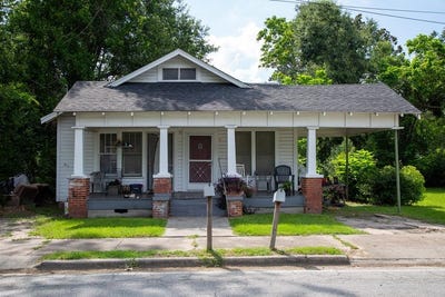 /international/us/88-oak-st-baxley-ga-110106672701/