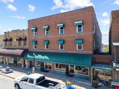 /international/us/522-n-main-st-hillsville-va-110100627854/