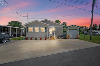 /international/us/2845-w-risingsun-road-port-clinton-oh-110108745721/