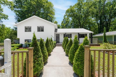 /international/us/6834-cherry-street-coloma-mi-110109036761/